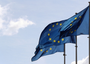 La eurozona se enfrenta a la crisis y prevé un aumento del PIB del 0,3 %.