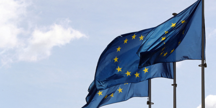 La eurozona se enfrenta a la crisis y prevé un aumento del PIB del 0,3 %.