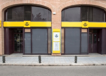 Correos pierde terreno en la paquetería: solo gestiona el 15,8% de los envíos en España