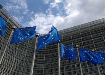 La UE introduce hoy normas que obligan que en diez años, los vehículos alcancen un 25 % de plastico reciclado.