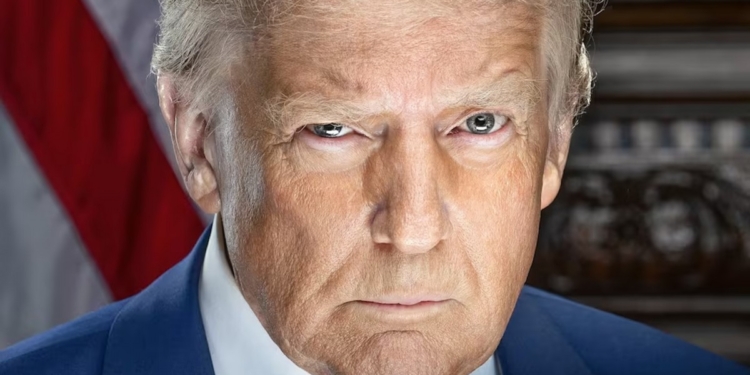 Trump rechaza más regulación de la IA y carga contra Anthropic