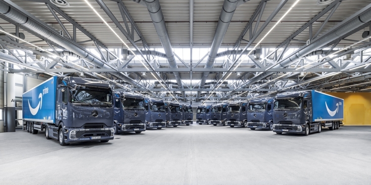 Amazon incorpora sus primeros camiones eléctricos eActros 600 a su red de transporte en Alemania