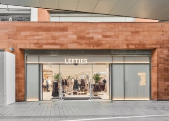 Lefties, la marca de Inditex, abre su primera tienda física en el Reino Unido tras lanzar su plataforma online.