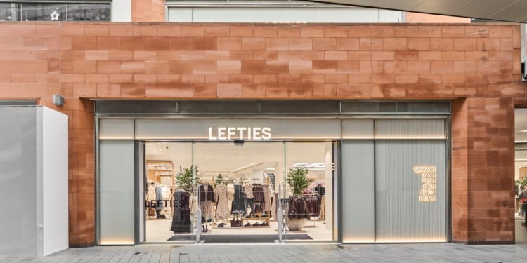 Lefties, la marca de Inditex, abre su primera tienda física en el Reino Unido tras lanzar su plataforma online.