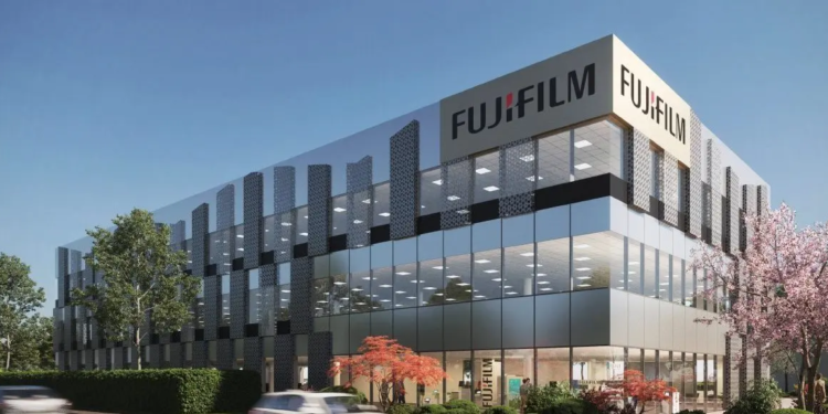 Fujifilm factura 19.200 millones y crece en salud, chips e imagen mientras amplía su negocio
