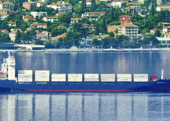 El buque Contship Jet se hunde tras ser alcanzado por drones en el mar Negro