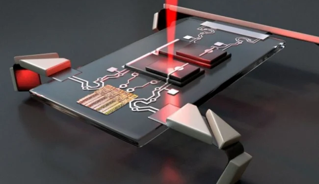 Un microrrobot genera electricidad al caminar sobre metal y logra funcionar durante 150 días