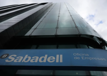 BPCE entra en Sabadell con un 7% y prepara una alianza estratégica