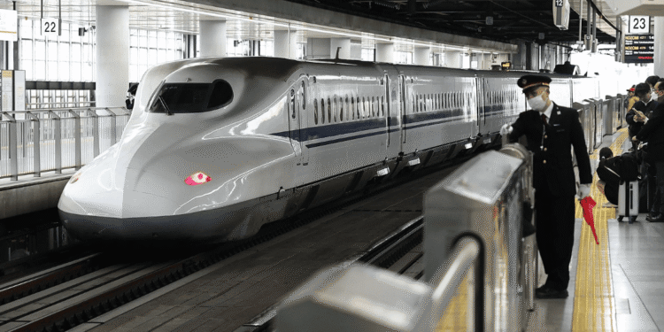 El tren bala japonés: 62 años de seguridad y las claves del Shinkansen